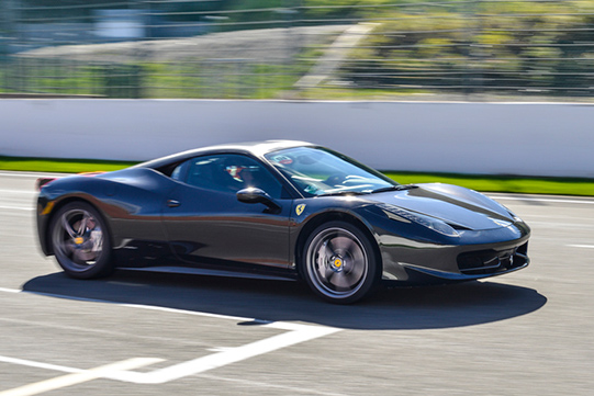Ferrari rijden huren cadeau vakantieveilingen